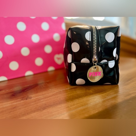 Victoria’s Secret PINK Logo Make-up Bag Embossed - Picture 4 of 9